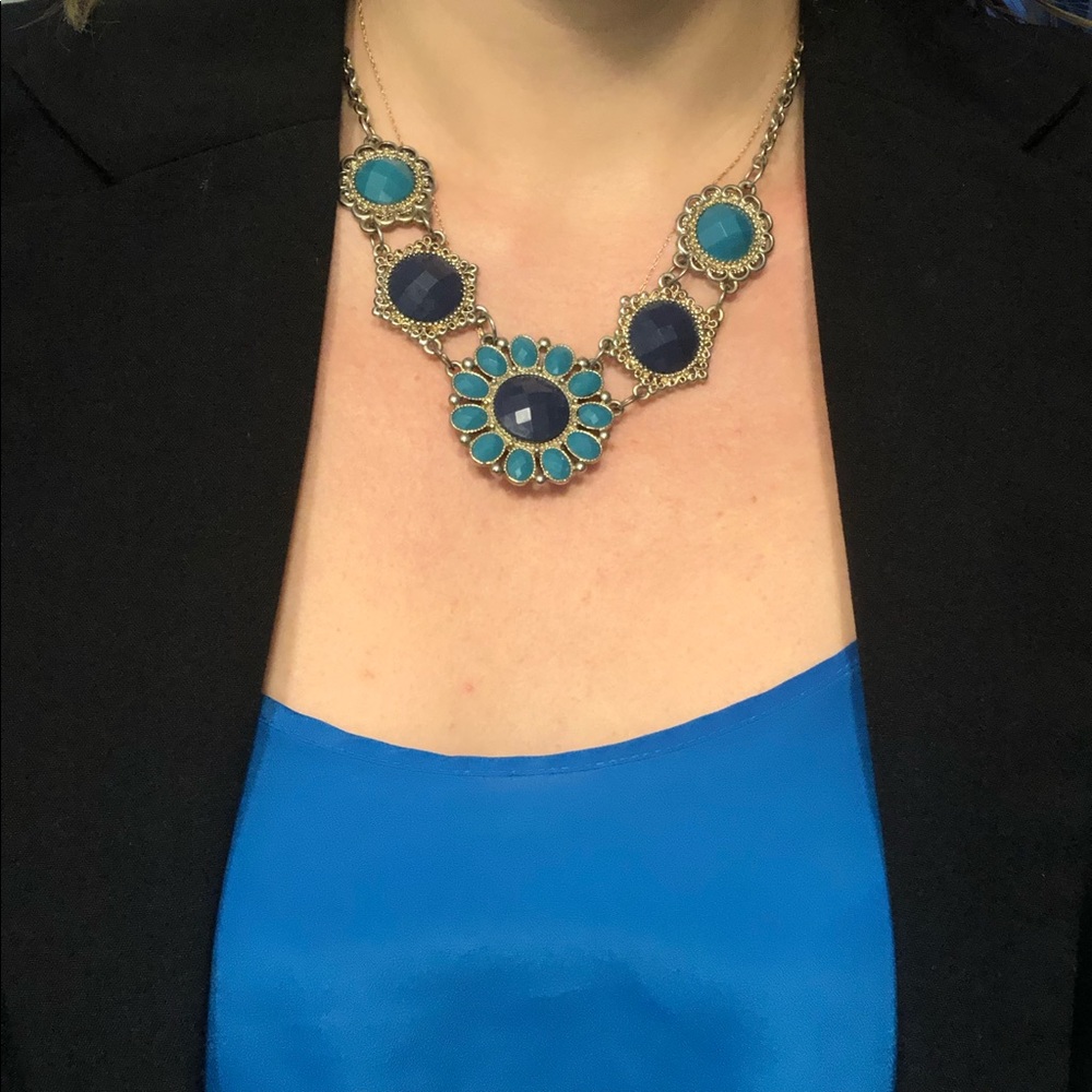 Forever 21 blue flower statement necklace